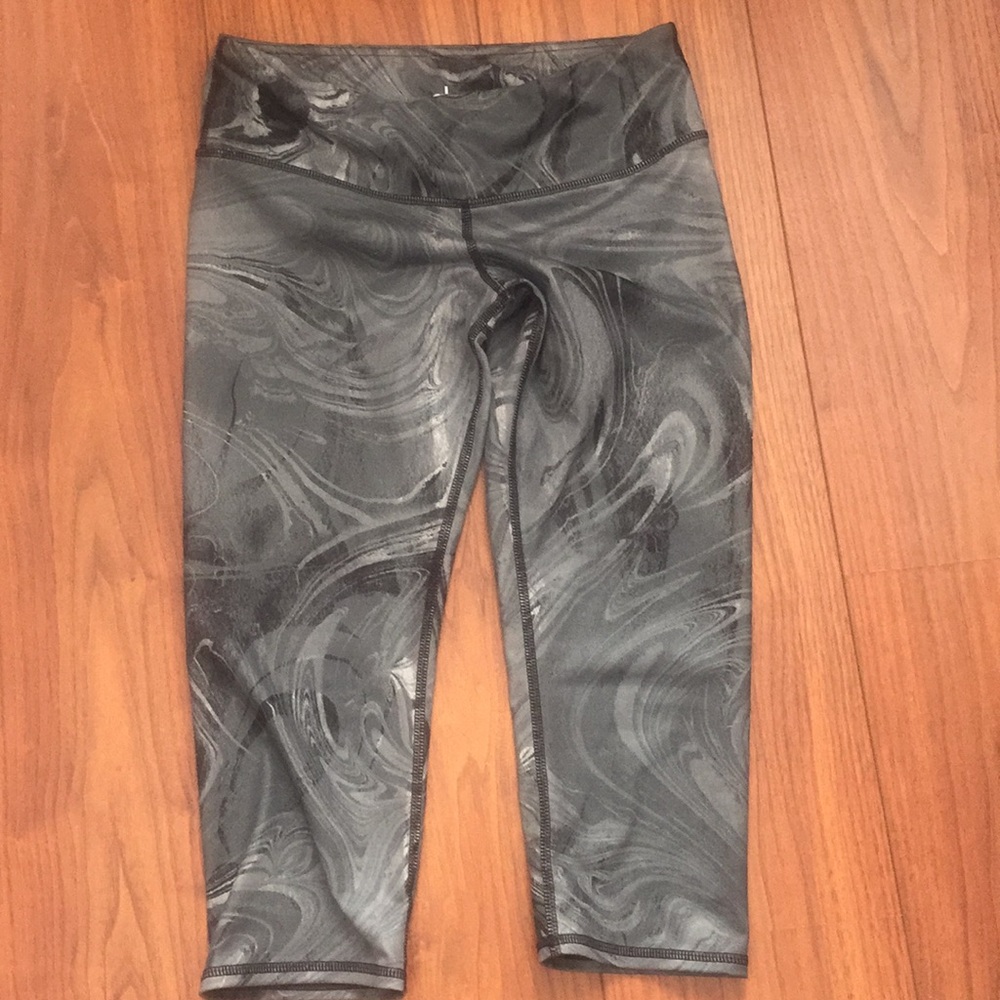 Alo yoga airbrush gray capri like new S